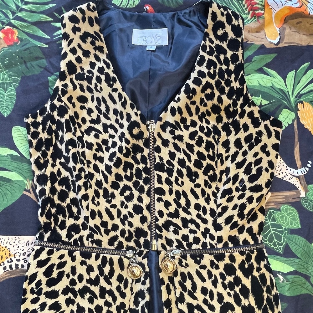 Cache Leopard Print Vest😍